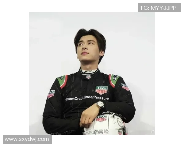 李易峰化身足球明星造型展现个人魅力与运动精神引发粉丝热议 李易峰化身足球明星造型展现个人魅力与运动精神引发粉丝热议